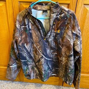 Medium under armour pullover 1/4 zip